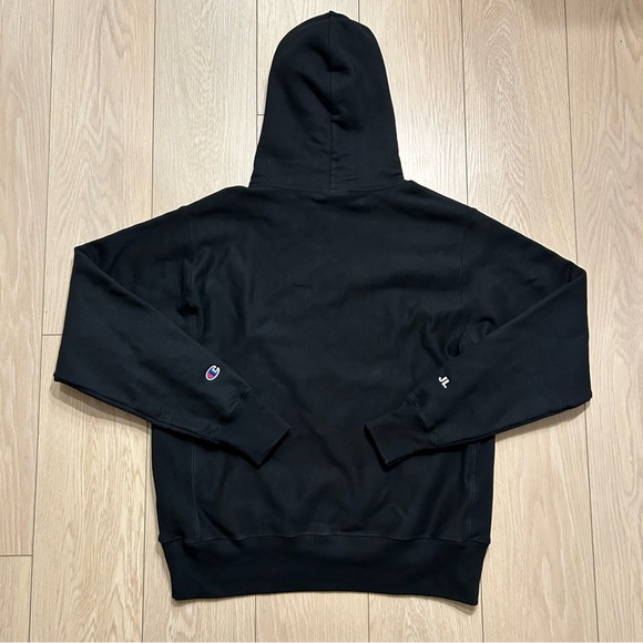 Champion Reverse Weave Hoodie Black Pullover Sweatshirt Tapered Strawberry Logo - Picture 2 of 5